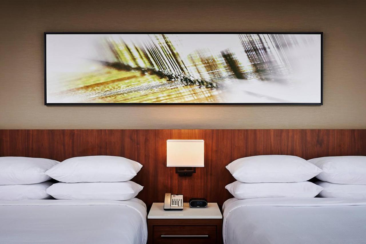 Delta Hotels By Marriott Toronto Місісаґа Екстер'єр фото